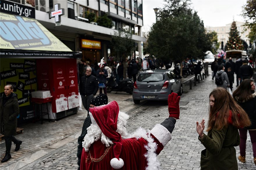 Η Αθήνα σε γιορτινή διάθεση περιμένει το 2020 - Φωτογραφία 10