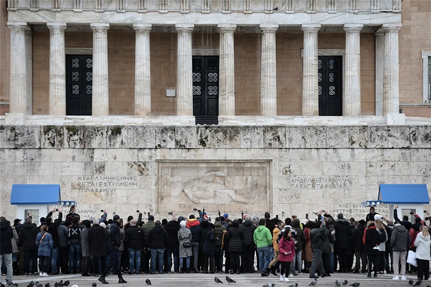 Η Αθήνα σε γιορτινή διάθεση περιμένει το 2020 - Φωτογραφία 5