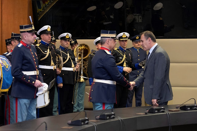 Πρωτοχρονιάτικα κάλαντα στο Υπουργείο Εθνικής Άμυνας παρουσία του ΥΕΘΑ κ. Νικόλαου Παναγιωτόπουλου (ΒΙΝΤΕΟ) - Φωτογραφία 3
