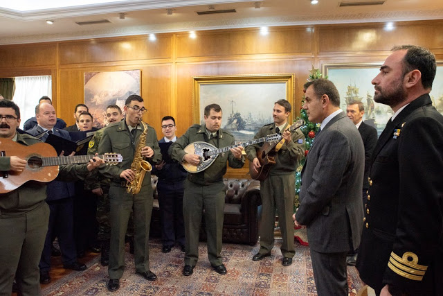Πρωτοχρονιάτικα κάλαντα στο Υπουργείο Εθνικής Άμυνας παρουσία του ΥΕΘΑ κ. Νικόλαου Παναγιωτόπουλου (ΒΙΝΤΕΟ) - Φωτογραφία 6