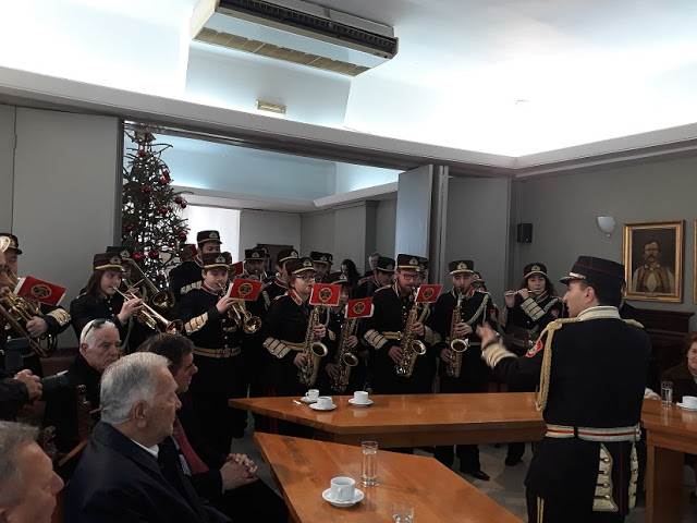 Ο Δήμαρχος Αγρινίου  Γιώργος Παπαναστασίου έκοψε την Πρωτοχρονιάτικη βασιλόπιτα - Φωτογραφία 3