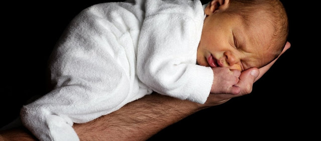 Επίδομα γέννας: Από σήμερα οι νέοι γονείς θα λαμβάνουν τα 2.000 ευρώ - Ποια τα κριτήρια - Φωτογραφία 1