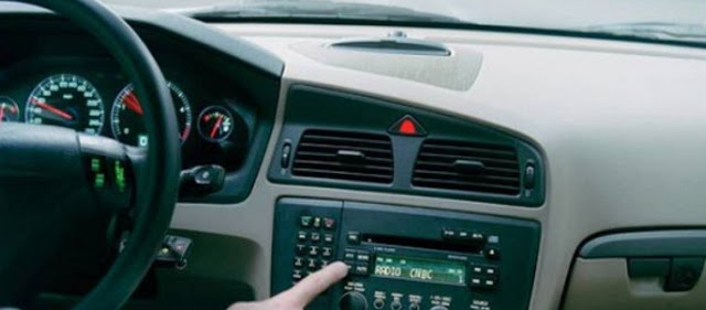 Μήπως χαμηλώνετε το ραδιόφωνο όταν παρκάρετε; Για ποιο λόγο το κάνετε - Φωτογραφία 1