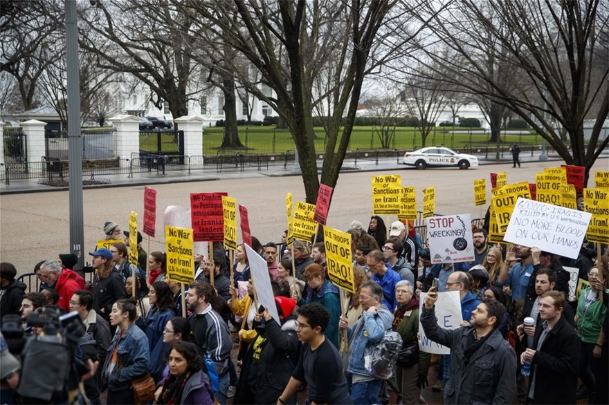 ΗΠΑ: Αντιπολεμικές διαδηλώσεις σε Ουάσινγκτον, Νέα Υόρκη και άλλες 70 πόλεις! - Φωτογραφία 7