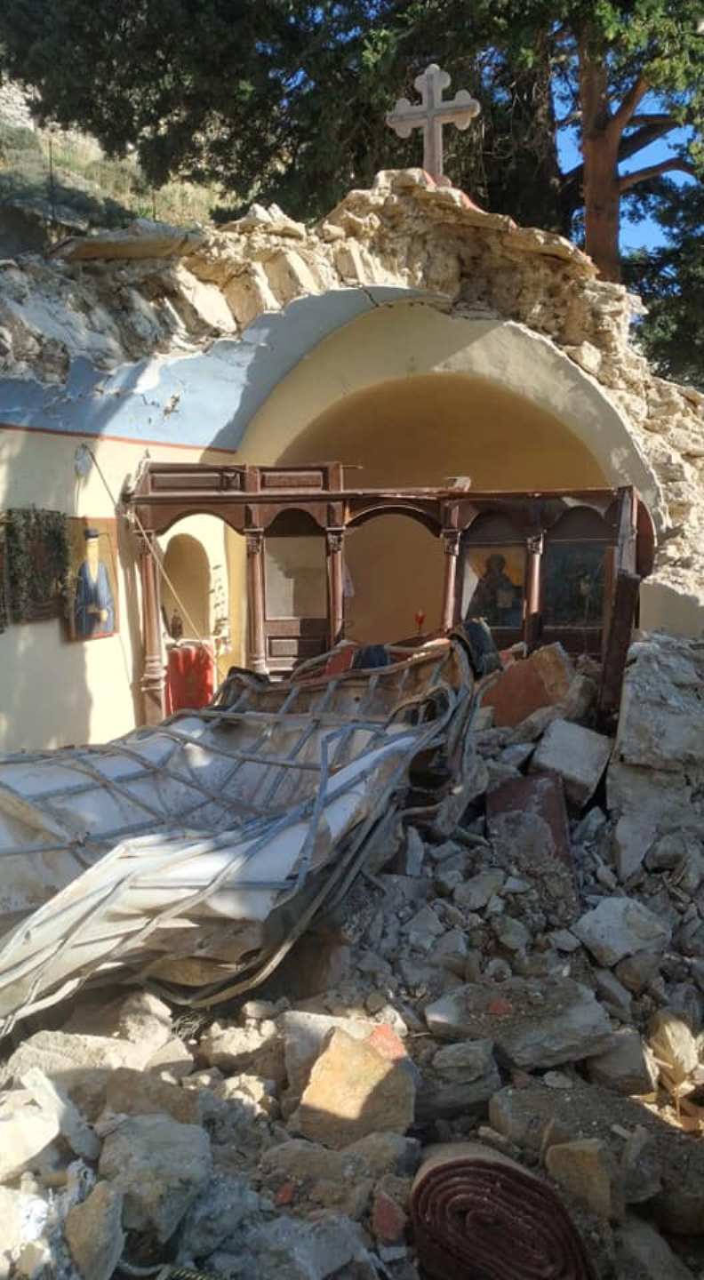 Θαύμα: Μοναστήρι στη Σύμη καταπλακώθηκε από βράχια, αλλά η Αγία Τράπεζα παρέμεινε ανέγγιχτη! - Φωτογραφία 3