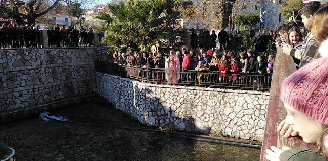 Αγιασμός των υδάτων στο ΠΟΤΑΜΙ στο ΜΟΝΑΣΤΗΡΑΚΙ Βόνιτσας (ΦΩΤΟ) - Φωτογραφία 1