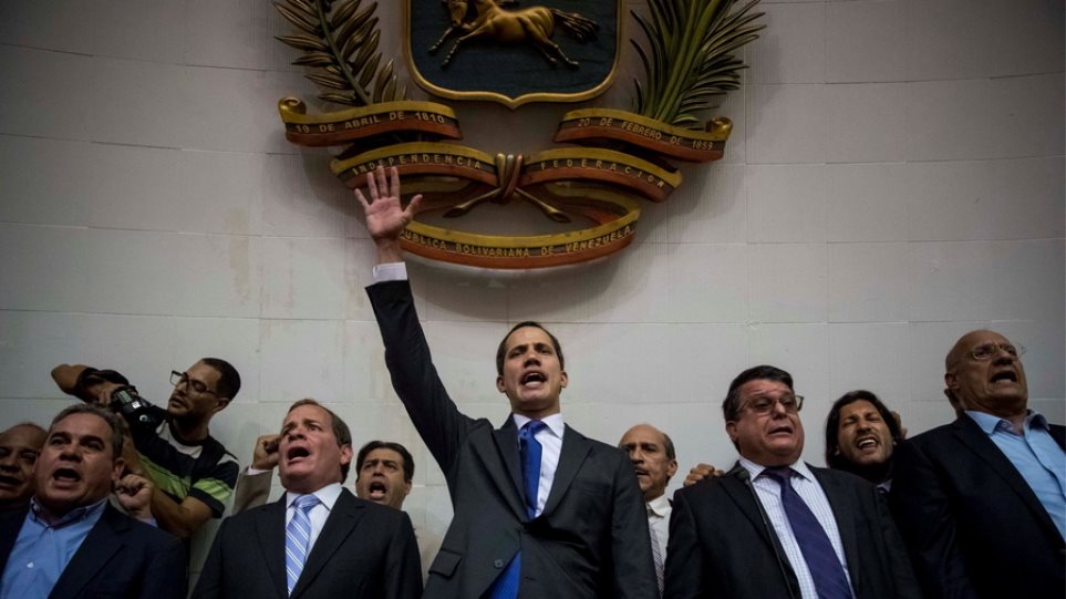 Βενεζουέλα: Ο Γκουαϊδό πως ορκίστηκε πρόεδρος - Φωτογραφία 1