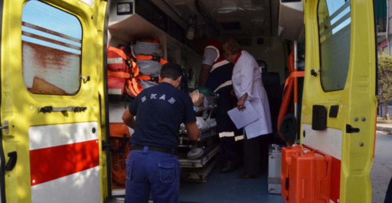 Σοκ στο Μεταξουργείο: Γονείς βρέθηκαν νεκροί δίπλα στα παιδιά τους - Φωτογραφία 1
