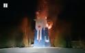 Σλοβενία: Έκαψαν ξύλινο άγαλμα με τον διπρόσωπο Τραμπ - Δείτε βίντεο - Φωτογραφία 2