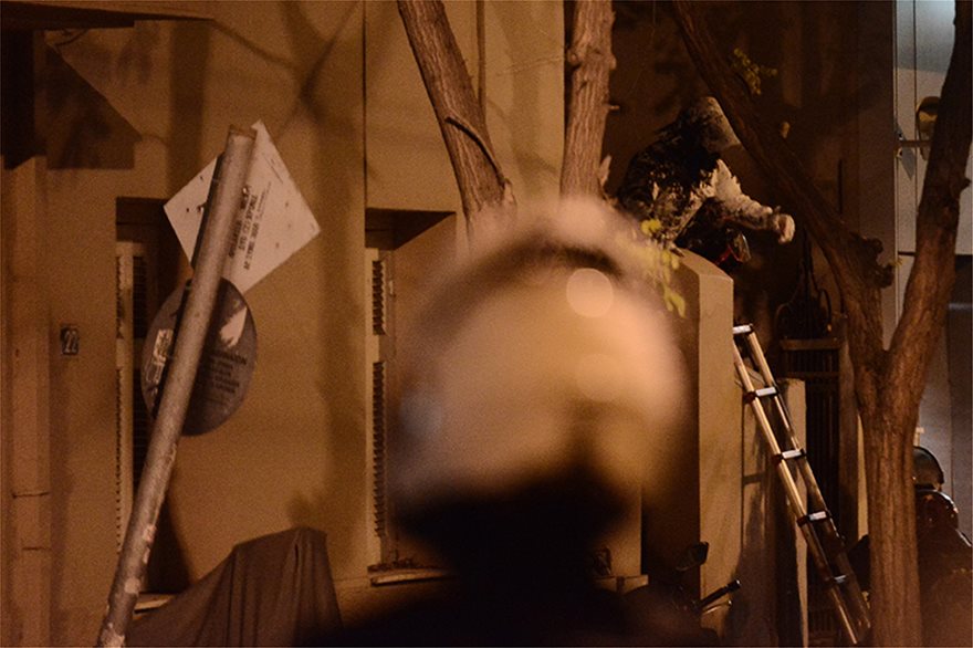 Επιχείρηση της αστυνομίας στο Κουκάκι: Εισβολή αστυνομικών στις καταλήψεις - Φωτογραφία 12