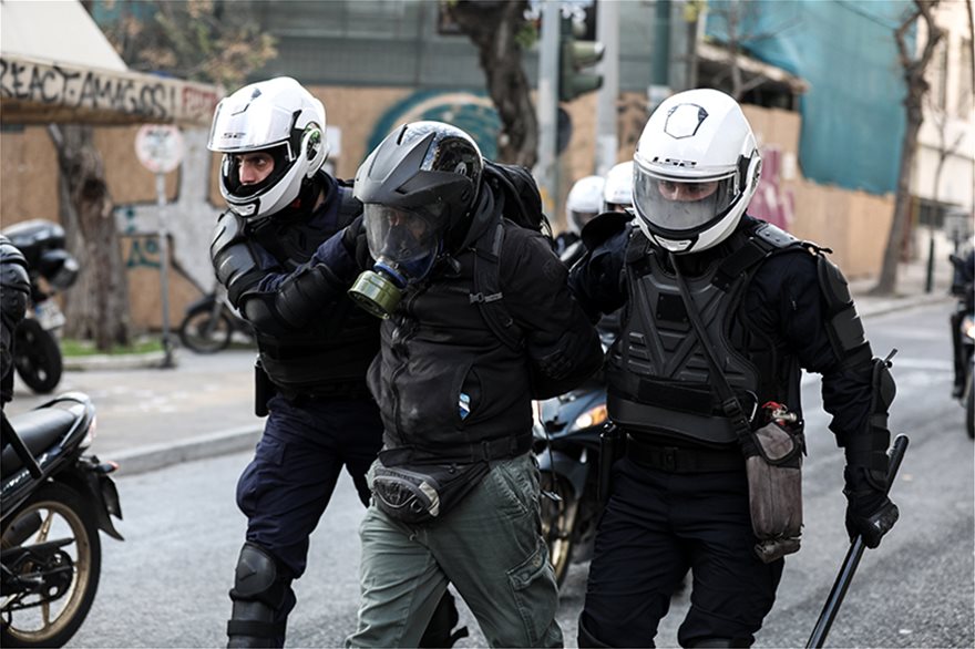 Επιχείρηση της αστυνομίας στο Κουκάκι: Εισβολή αστυνομικών στις καταλήψεις - Φωτογραφία 25
