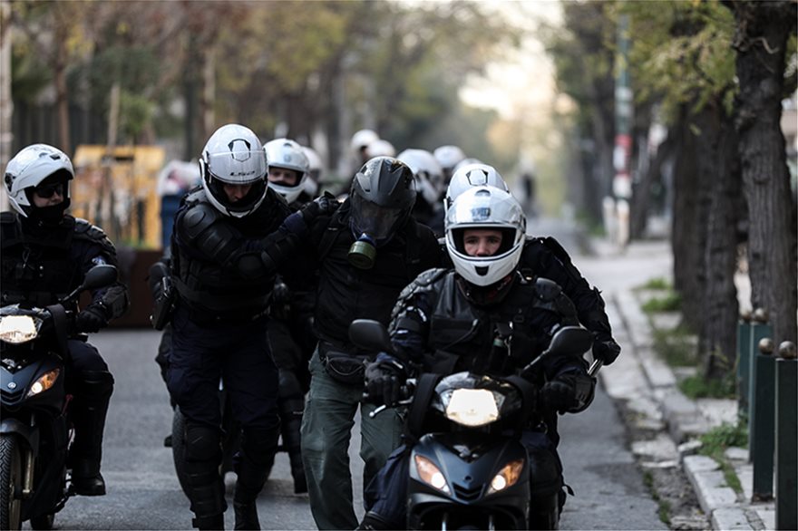 Επιχείρηση της αστυνομίας στο Κουκάκι: Εισβολή αστυνομικών στις καταλήψεις - Φωτογραφία 28