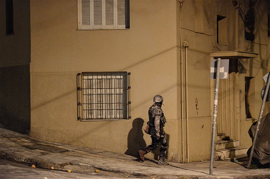 Επιχείρηση της αστυνομίας στο Κουκάκι: Εισβολή αστυνομικών στις καταλήψεις - Φωτογραφία 3