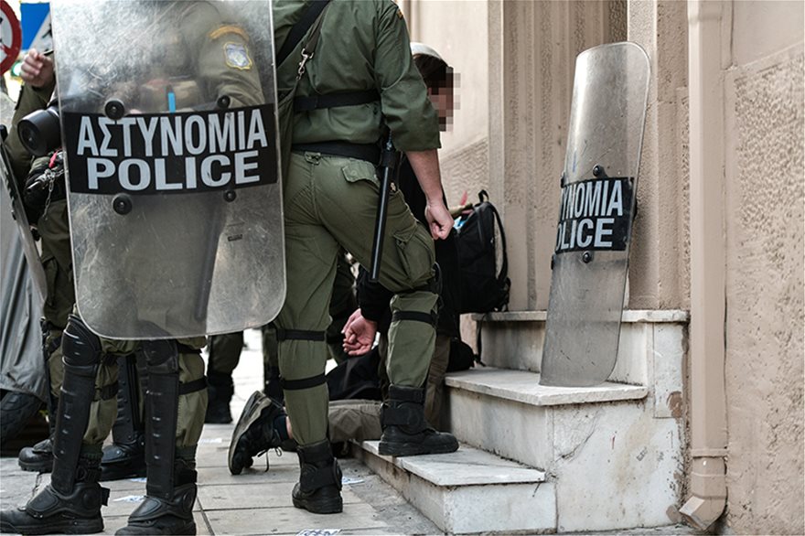 Επιχείρηση της αστυνομίας στο Κουκάκι: Εισβολή αστυνομικών στις καταλήψεις - Φωτογραφία 31