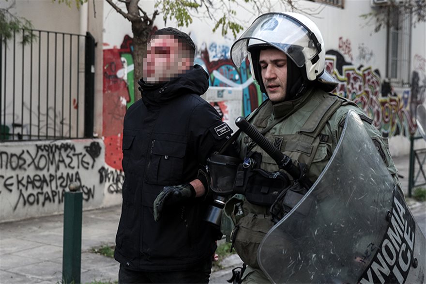 Επιχείρηση της αστυνομίας στο Κουκάκι: Εισβολή αστυνομικών στις καταλήψεις - Φωτογραφία 34
