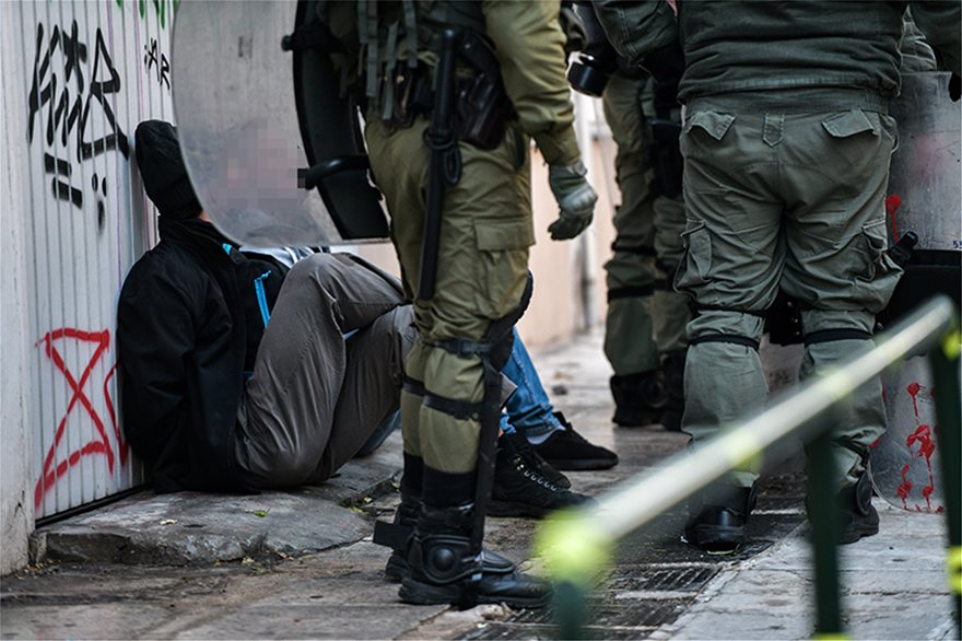 Επιχείρηση της αστυνομίας στο Κουκάκι: Εισβολή αστυνομικών στις καταλήψεις - Φωτογραφία 35