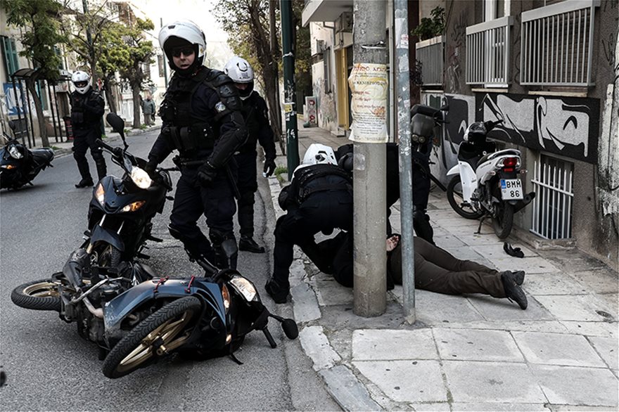 Επιχείρηση της αστυνομίας στο Κουκάκι: Εισβολή αστυνομικών στις καταλήψεις - Φωτογραφία 36