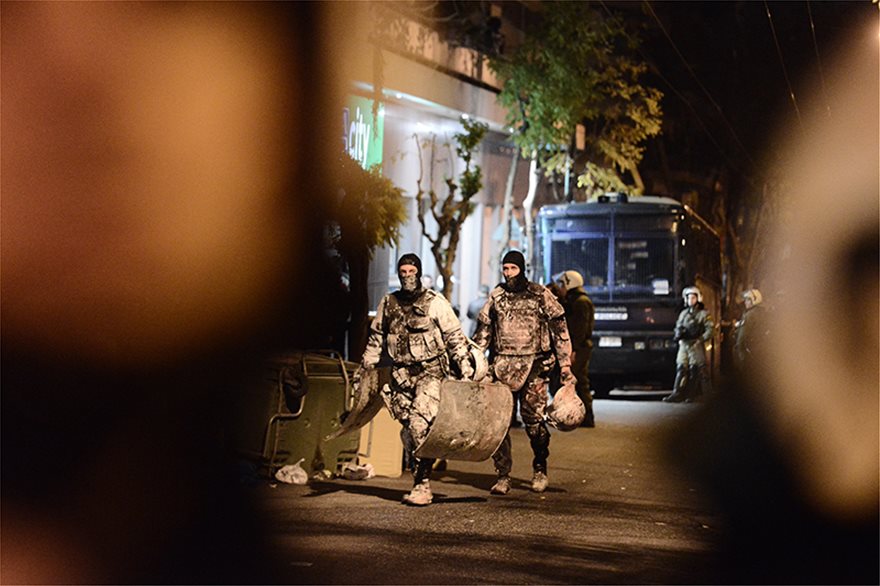 Επιχείρηση της αστυνομίας στο Κουκάκι: Εισβολή αστυνομικών στις καταλήψεις - Φωτογραφία 4