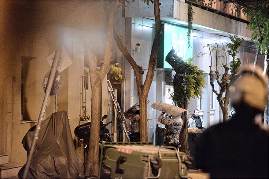 Επιχείρηση της αστυνομίας στο Κουκάκι: Εισβολή αστυνομικών στις καταλήψεις - Φωτογραφία 7