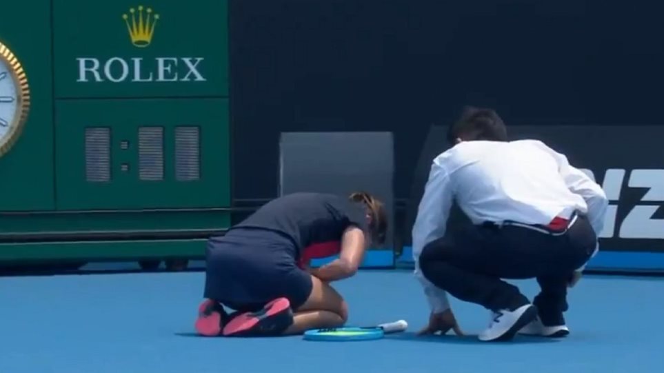 Τενίστρια κατέρρευσε λόγω δύσπνοιας από τους καπνούς των πυρκαγιών στο Australian Open - Φωτογραφία 1