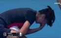 Τενίστρια κατέρρευσε λόγω δύσπνοιας από τους καπνούς των πυρκαγιών στο Australian Open - Φωτογραφία 2