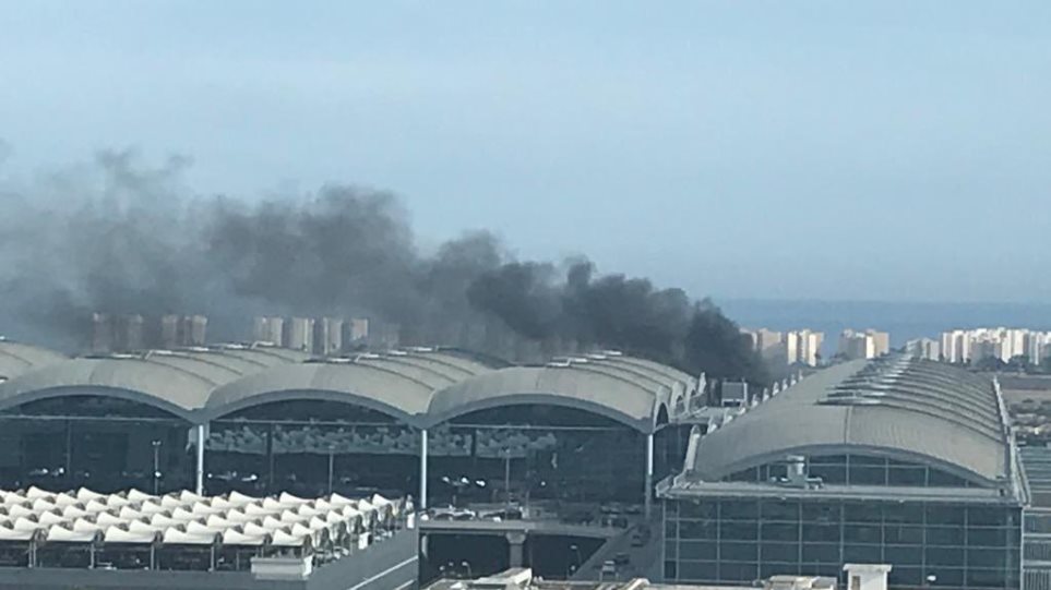 Εκκενώθηκε λόγω πυρκαγιάς το αεροδρόμιο του Αλικάντε - Φωτογραφία 1