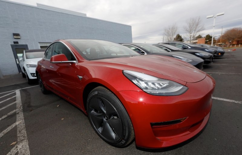 Τα ηλεκτρικά αυτοκίνητα της Tesla θα «μιλούν» στους πεζούς - Φωτογραφία 1