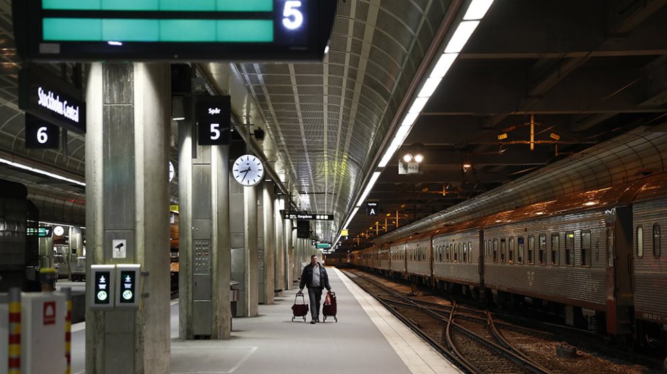 Σουηδία: Εικόνες πορνό αντί για τα δρομολόγια έδειχνε οθόνη σταθμού τρένων στο Κάλμαρ - Φωτογραφία 1