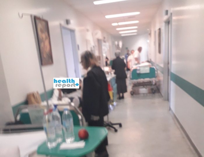 Εικόνες- ντροπής και πάλι στο «Αττικόν»: Ράντζα πνίγουν το νοσοκομείο - Φωτογραφία 4