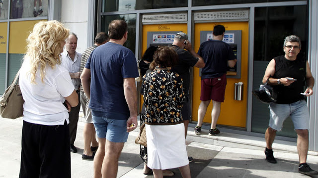 Προμήθεια 3 ευρώ σε κάθε συναλλαγή θα κρατάνε οι τράπεζες σε όσους ξοδεύουν πάνω από 2 λεπτά στα ΑΤΜ - Φωτογραφία 1
