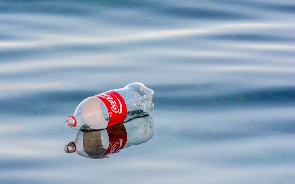 ΗΠΑ: Η Coca-Cola δεν καταργεί τα πλαστικά μπουκάλια - Φωτογραφία 1