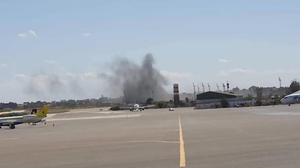Λιβύη: Λουκέτο στο μοναδικό αεροδρόμιο που βρισκόταν σε λειτουργία - Δέχτηκε επίθεση με ρουκέτες - Φωτογραφία 1