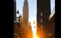 Manhattanhenge: Το εντυπωσιακό ηλιοβασίλεμα της Νέας Υόρκης που καθηλώνει