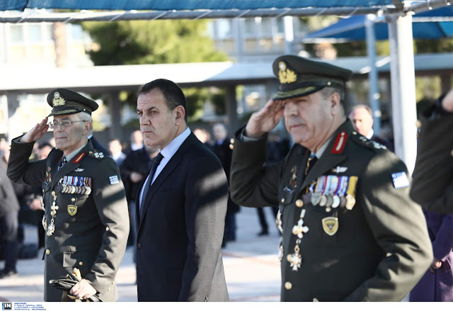 Συγκίνηση! Ο Υπουργός Εθνικής Άμυνας Νίκος Παναγιωτόπουλος ψάλλει το Υπερμάχω και τον Εθνικό Ύμνο! - Φωτογραφία 1