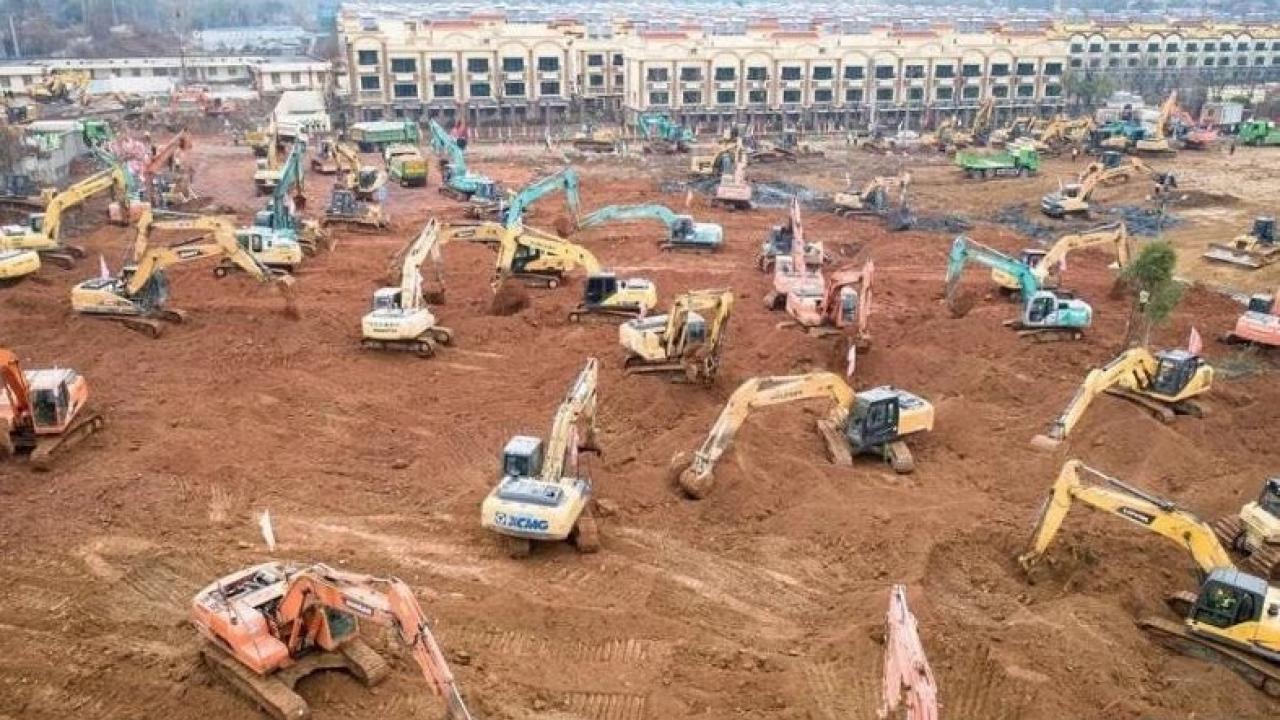 Χτίζουν νοσοκομείο σε 10 μέρες οι Κινέζοι για τον κορονοϊό -Εντυπωσιακές εικόνες από το έργο-αστραπή - Φωτογραφία 1