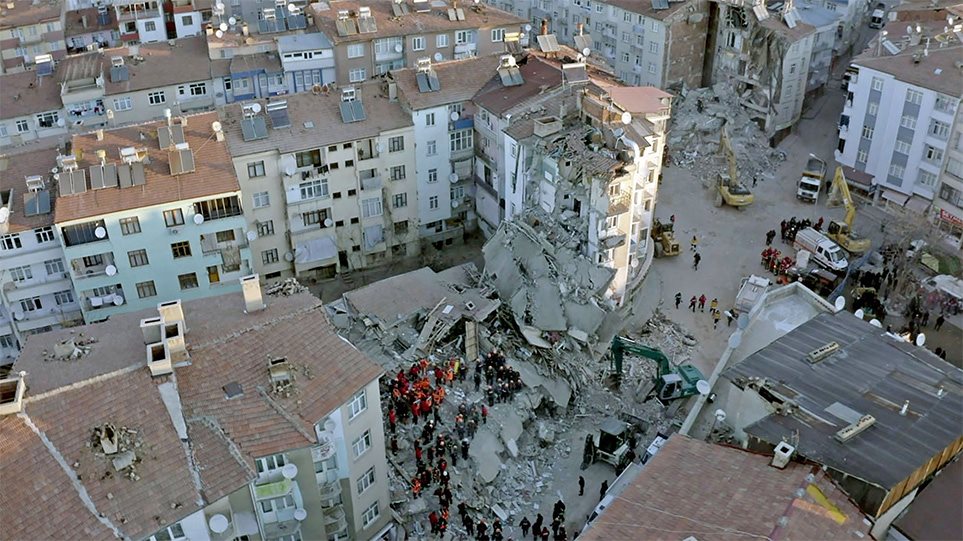 Τουρκία: Στους 29 οι νεκροί - Δεκάδες εγκλωβισμένοι - Φόβοι για μεγαλύτερο σεισμό - Φωτογραφία 1