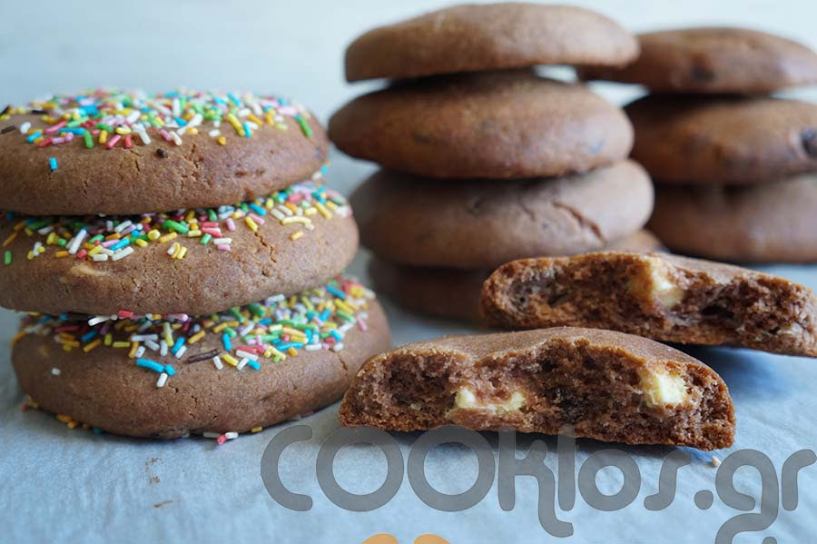 Σοκολατένια μπισκότα με κομμάτια σοκολάτας - Φωτογραφία 1