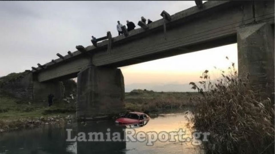 Πέταξαν κλεμμένα αυτοκίνητα από γέφυρα στον Σπερχειό! - Φωτογραφία 1