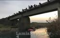 Πέταξαν κλεμμένα αυτοκίνητα από γέφυρα στον Σπερχειό! - Φωτογραφία 1