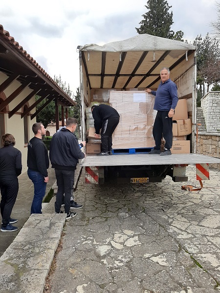 Παραδόθηκε στην Αλβανία η  ανθρωπιστική βοήθεια του Δήμου Αγρινίου - Φωτογραφία 1