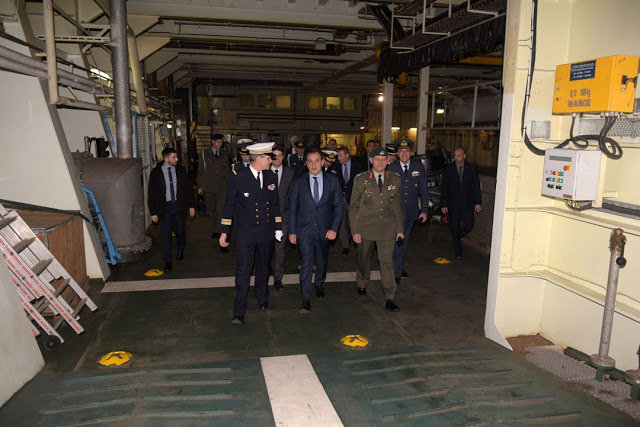 Επίσκεψη ΥΕΘΑ κ. Νικόλαου Παναγιωτόπουλου στο Ελικοπτεροφόρο «DIXMUDE» του Πολεμικού Ναυτικού της Γαλλίας - Φωτογραφία 4