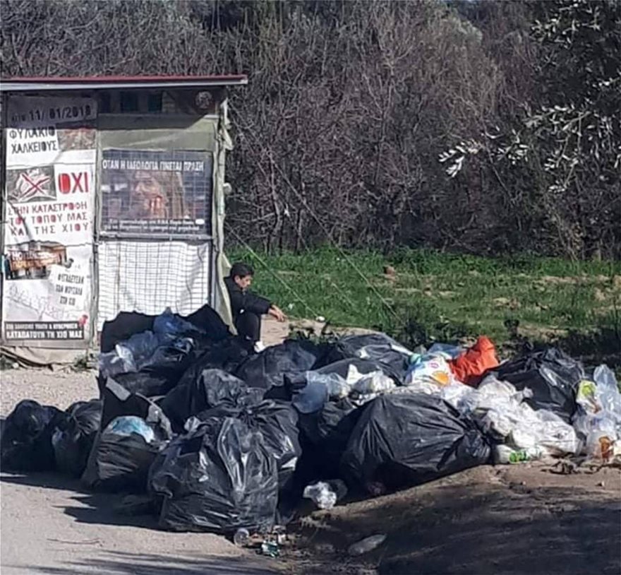 Φωτος σοκ: 6.700 πρόσφυγες στη Χίο στοιβάζονται σε λασπόνερα και σκουπίδια - Φωτογραφία 5