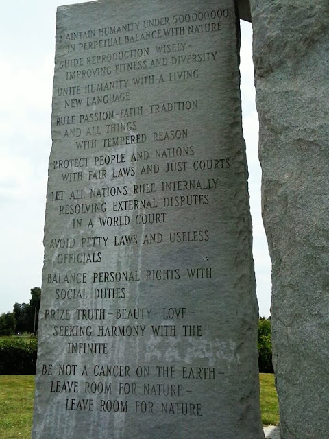 Georgia Guidestones - Κατευθυντήριοι Λίθοι της Τζώρτζια - Φωτογραφία 4