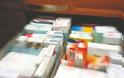 Έξαρση γρίπης: Αδειάζουν τα φαρμακεία από αντιιικά - Ψυχραιμία συνιστούν οι φαρμακοποιοί