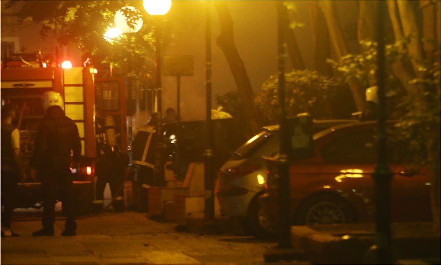 Συνεχίζονται οι εμπρησμοί: Έκαψαν αυτοκίνητο στην Κυψέλη (φωτ.) - Φωτογραφία 3
