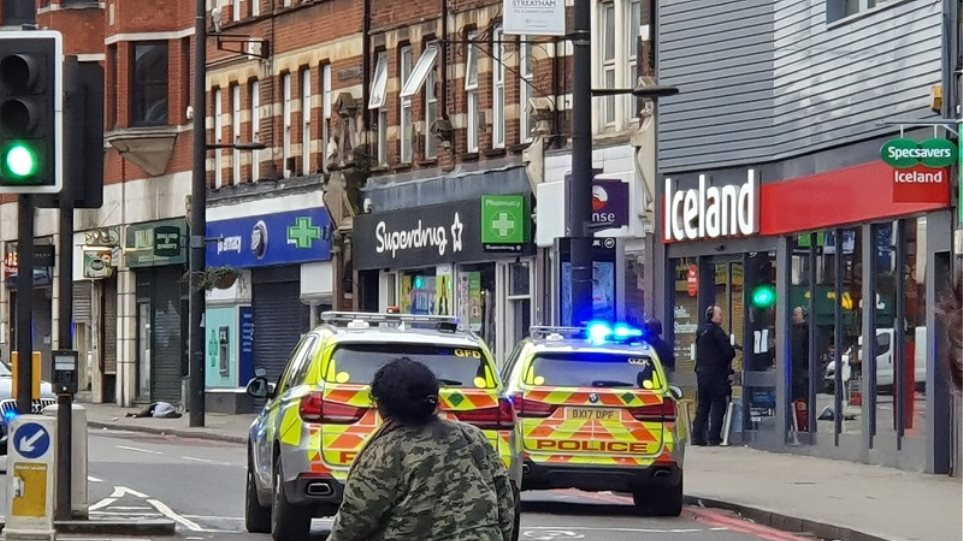 Τρομοκρατία στο Λονδίνο: Επίθεση με μαχαίρι κατά πολιτών - Νεκρός ο δράστης, τρεις τραυματίες - Φωτογραφία 1