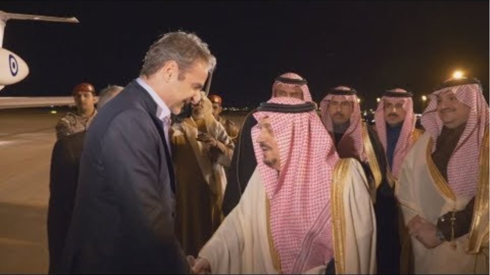 Στη Σαουδική Αραβία ο Μητσοτάκης: Δίνουμε Patriot, αναμένουμε «πετροδόλαρα» - Φωτογραφία 2
