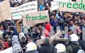 Ξεσηκώθηκαν στη Μόρια: Στους δρόμους πάνω από 2.000 άτομα
