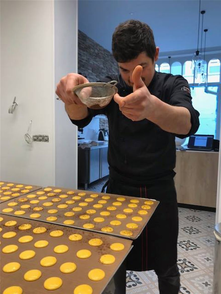Νίκος Κουλέπης: Ο Ροδίτης ζαχαροπλάστης που θυμίζει... Ελλάδα στους Βέλγους με τα γλυκά του - Φωτογραφία 7