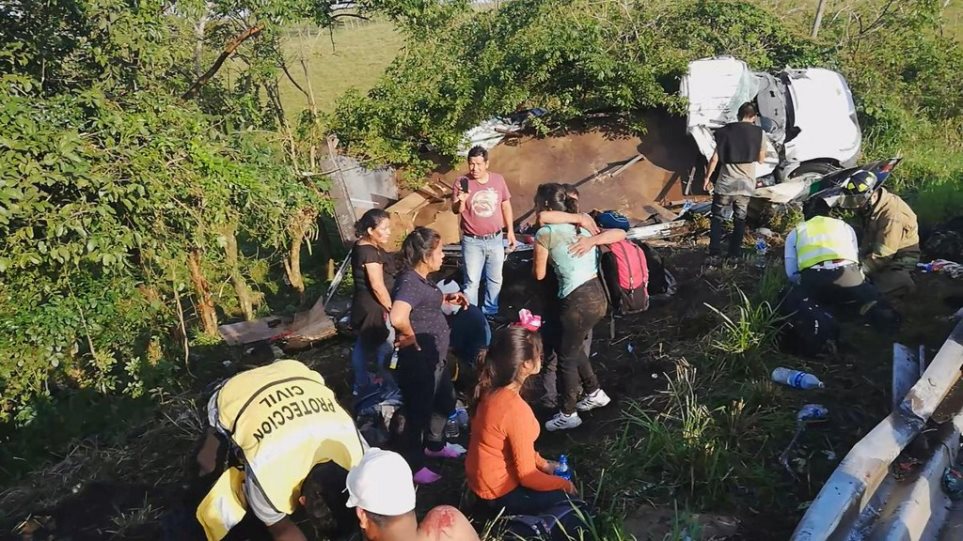 Μεξικό: Ένας νεκρός και 81 τραυματίες από ανατροπή φορτηγού με μετανάστες - Φωτογραφία 1